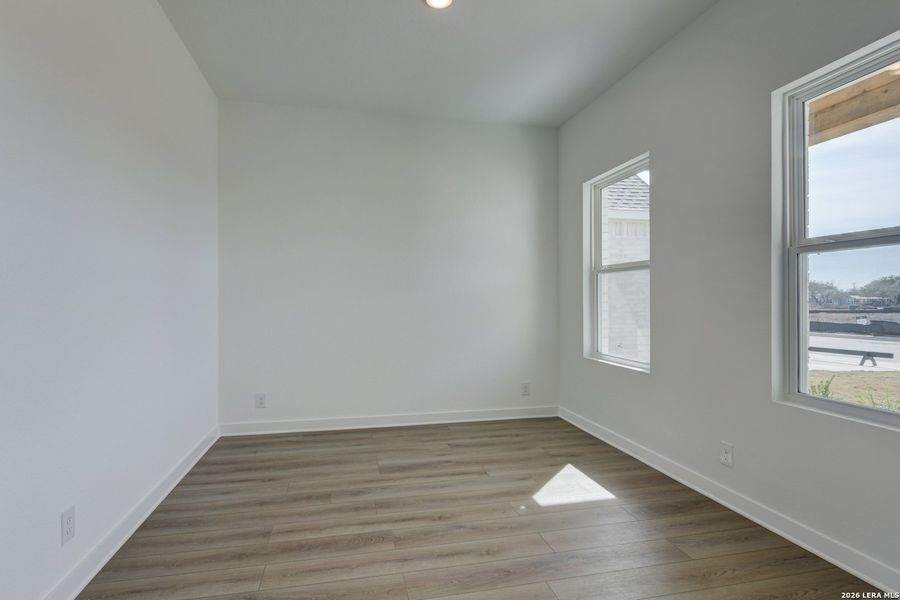 Spacious, unfurnished interior of a new home in Nopal Valley, San Antonio (Image 18).