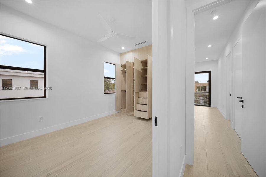Spacious, unfurnished interior of a new home in , Fort Lauderdale (Image 45).
