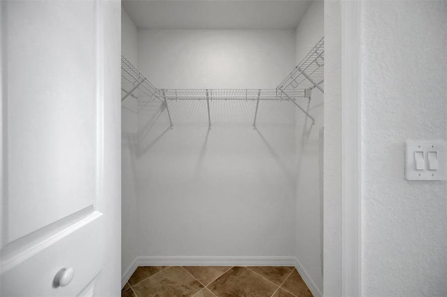 Spacious, unfurnished interior of a new home in , Bradenton (Image 24).