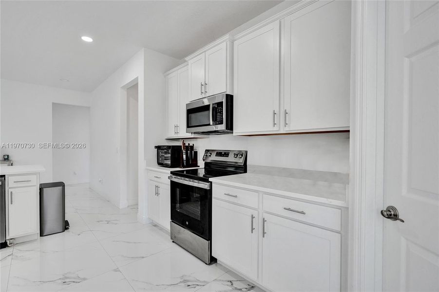 Furnished interior view inside a new home in , Loxahatchee (Image 73).