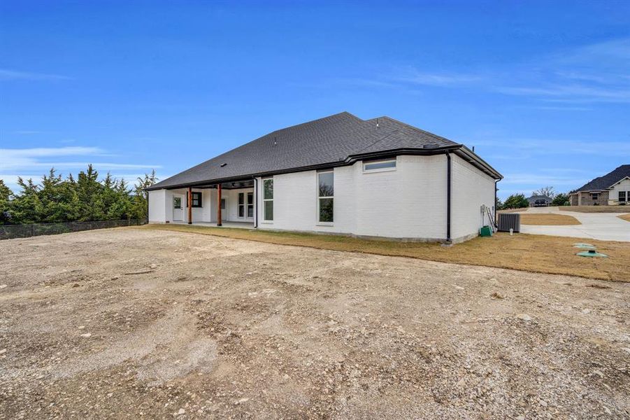 Exterior details and patio area of a home in , Waxahachie (Image 27).