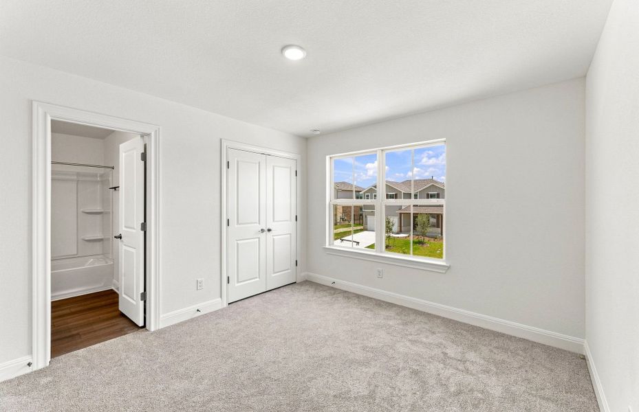Spacious, unfurnished interior of a new home in Saddleback at Santa Rita Ranch, Liberty Hill (Image 53).