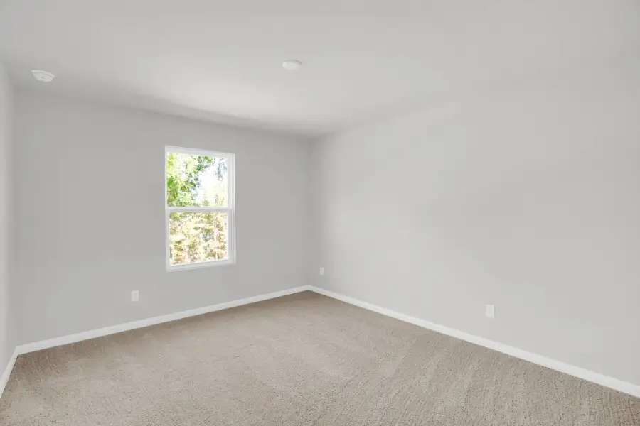 Spacious, unfurnished interior of a new home in Carriage Estates, Lexington (Image 16).
