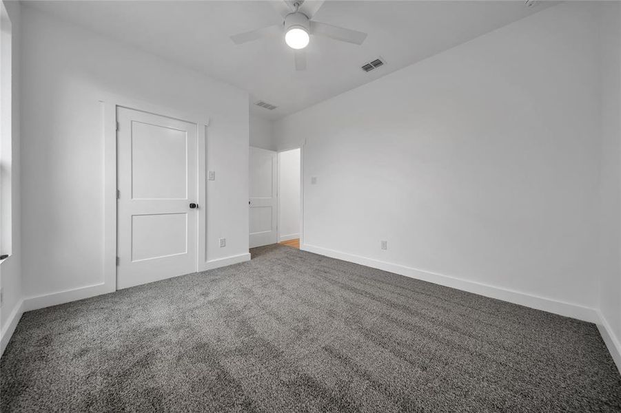 Unfurnished room featuring carpet flooring and ceiling fan