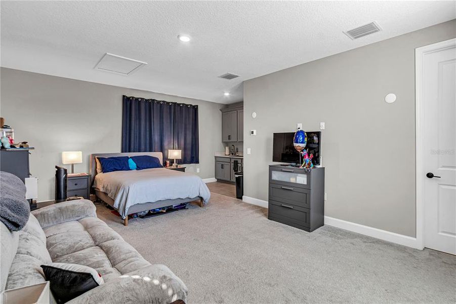 Furnished interior view inside a new home in , Winter Garden (Image 31).