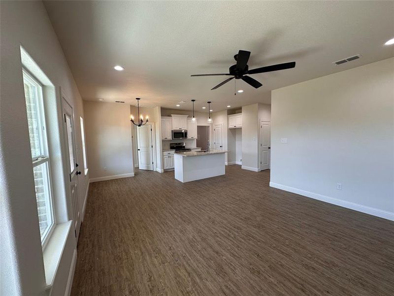 Spacious, unfurnished interior of a new home in , Abilene (Image 11).