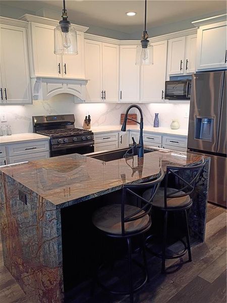 Furnished interior view inside a new home in , Dallas (Image 12).