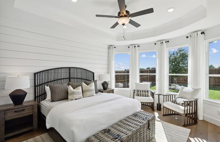 Charming Bay window adding elegance and natural light in the Owner's suite *Model representation Charming Bay window adding elegance and natural light in the Owner's suite *Model representation