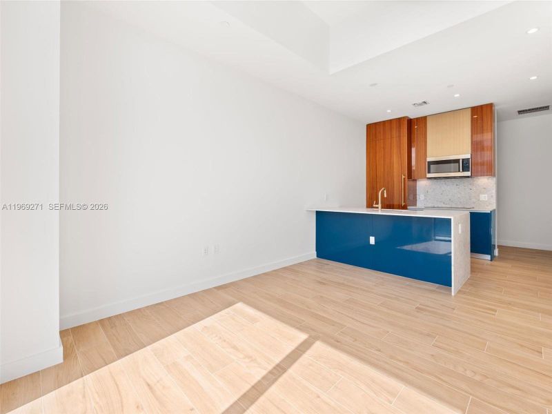 Spacious, unfurnished interior of a new home in Mr. C Residences, Miami (Image 19).