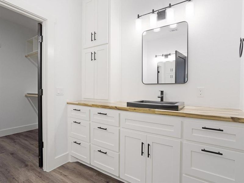 Furnished interior view inside a new home in , Bells (Image 4).