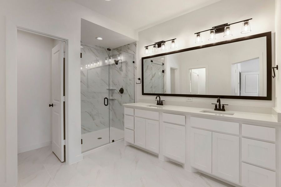 617 Damsel June - Primary Bathroom