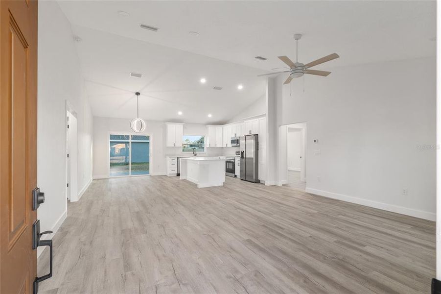 Spacious, unfurnished interior of a new home in , Ocala (Image 49).