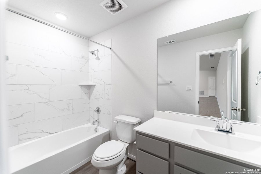 Furnished interior view inside a new home in Homestead, Schertz (Image 6).