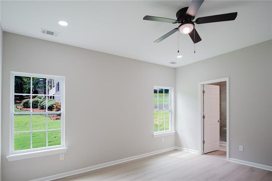 Spacious, unfurnished interior of a new home in , Stockbridge (Image 27).