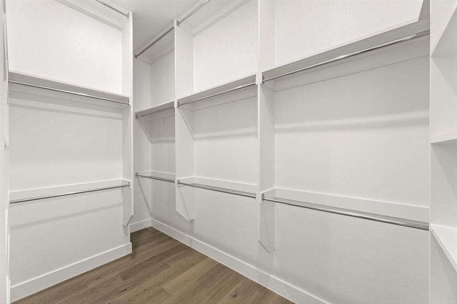 38. 3409 Alysheba - Closet