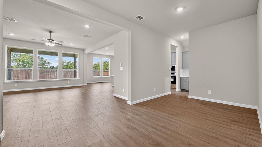Representative unfurnished interior of a home built from the Bartlett by D.R. Horton in Lakeview Pointe, Midlothian (Image 16).