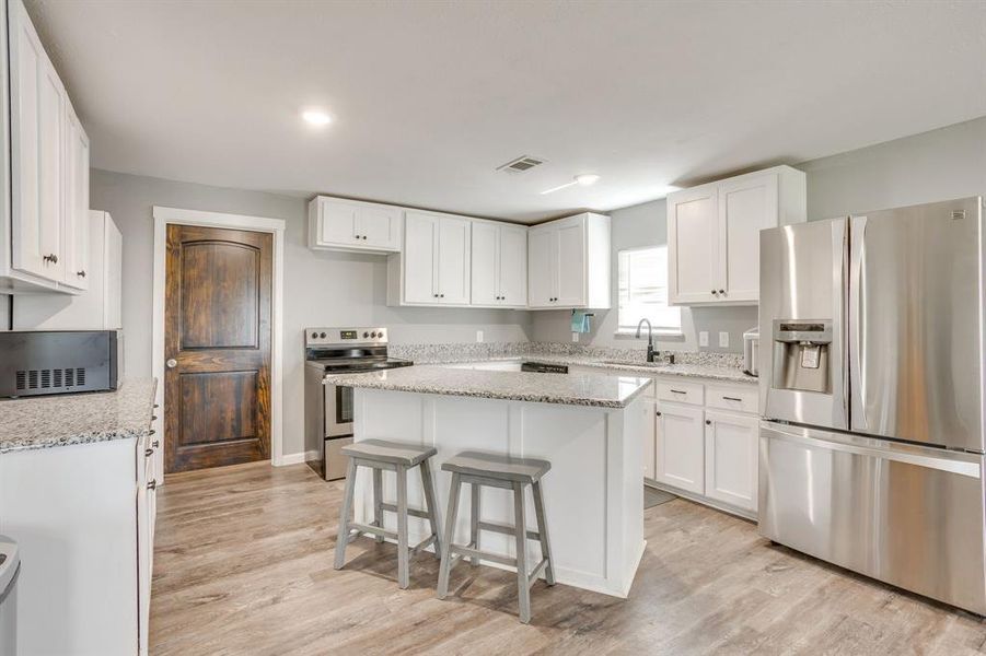 Furnished interior view inside a new home in , Mineral Wells (Image 9).