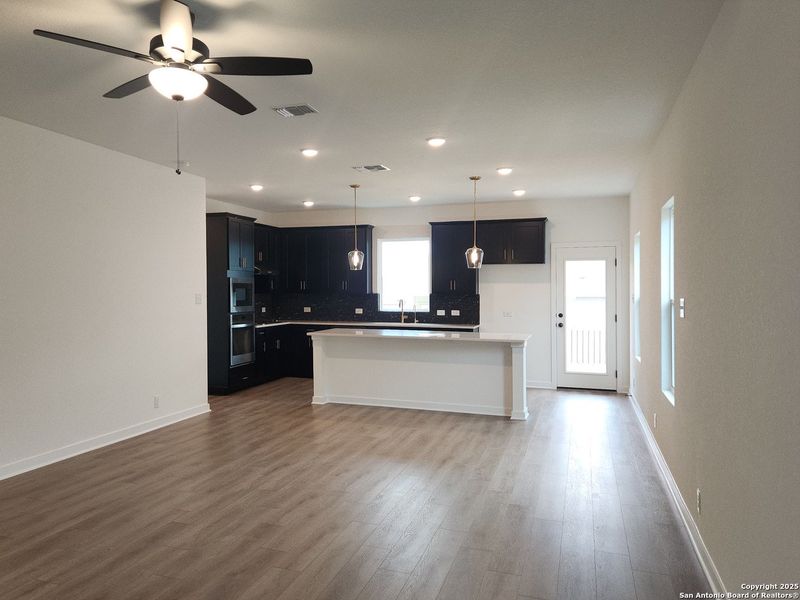 Spacious, unfurnished interior of a new home in Arcadia Ridge, San Antonio (Image 19).