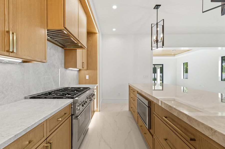 Spacious, unfurnished interior of a new home in , North Palm Beach (Image 13).