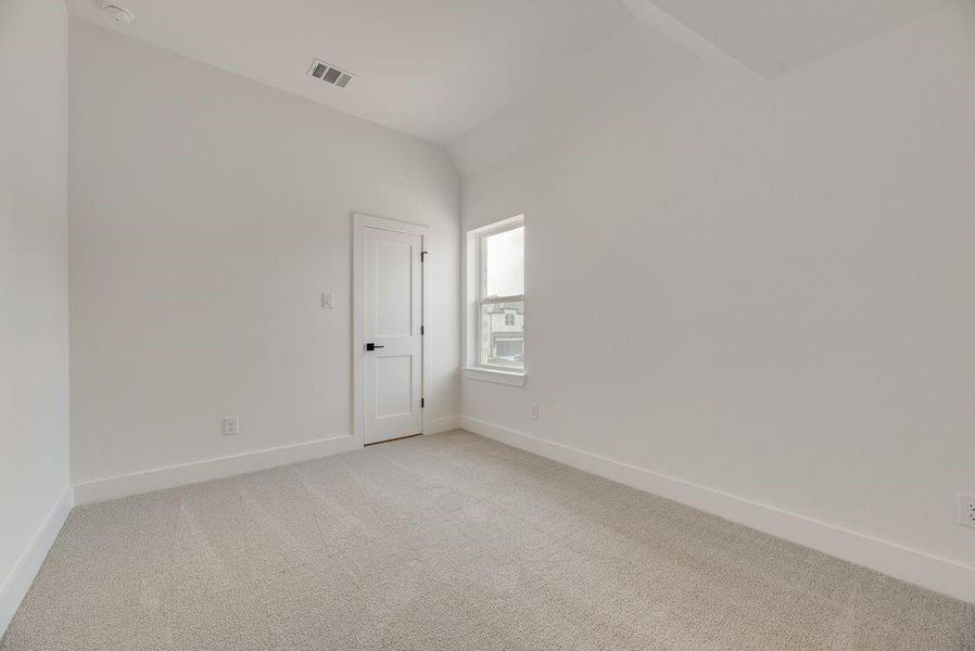 Spacious, unfurnished interior of a new home in Walton Ridge, Corinth (Image 20).