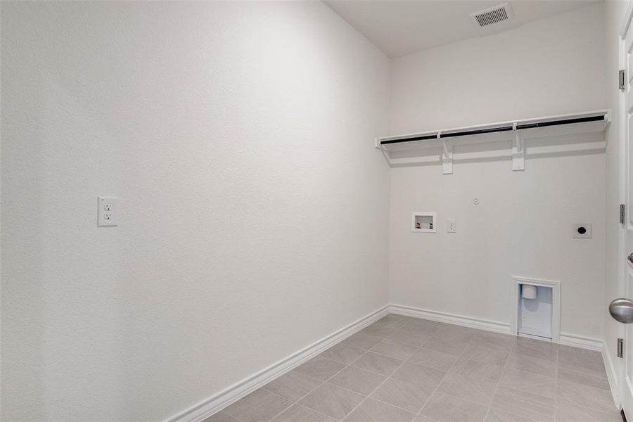 Spacious, unfurnished interior of a new home in Sierra Vista at Kelly Ranch, Aledo (Image 11).