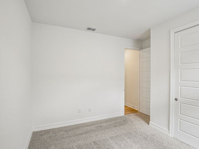 Spacious, unfurnished interior of a new home in Crescent Lakes - Reserve Series, Punta Gorda (Image 15).