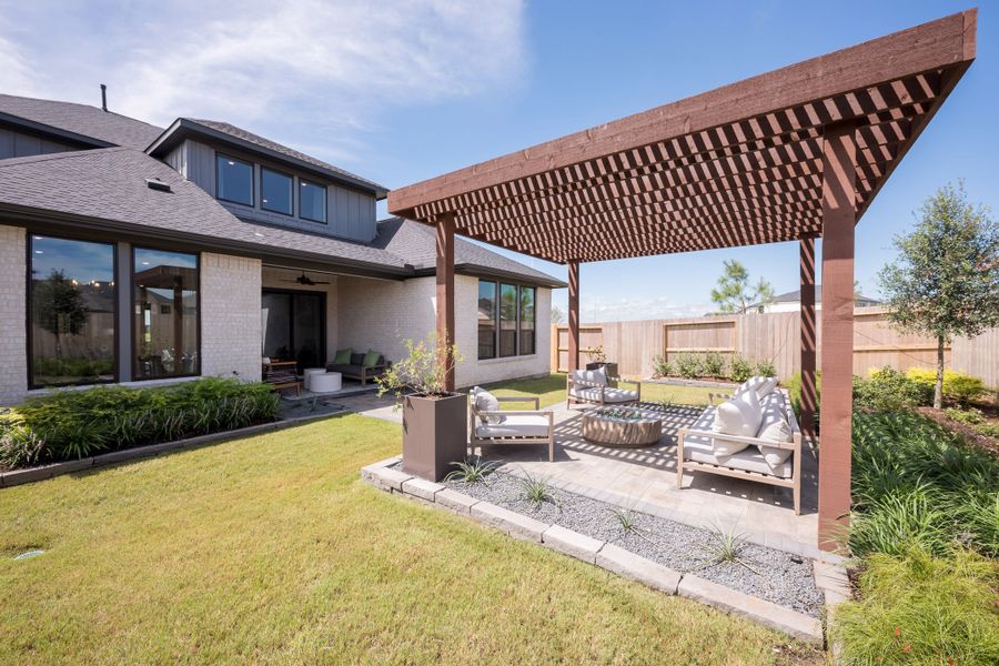 Representative exterior details of a home built from the Goldeneye by Tri Pointe Homes in Jubilee 50′, Hockley (Image 25).