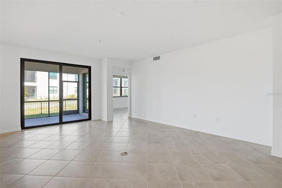 Spacious, unfurnished interior of a new home in Legends Cove, Bradenton (Image 28).