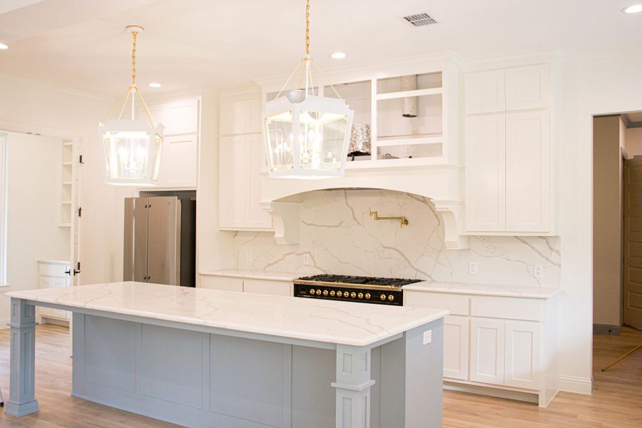 Representative furnished interior of a home built from the Hudson House by Trinity Classic Homes in Freeman Ranch, Weatherford (Image 16).