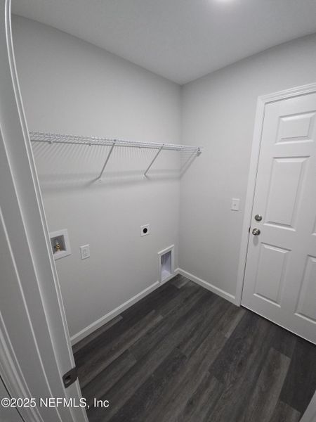 Spacious, unfurnished interior of a new home in , Jacksonville (Image 9).