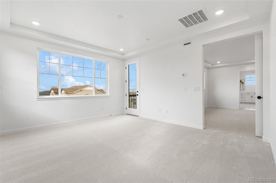 Spacious, unfurnished interior of a new home in Sterling Ranch, Littleton (Image 18).