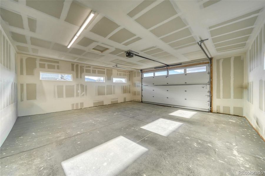 10 foot ceilings with a 9 foot garage door.