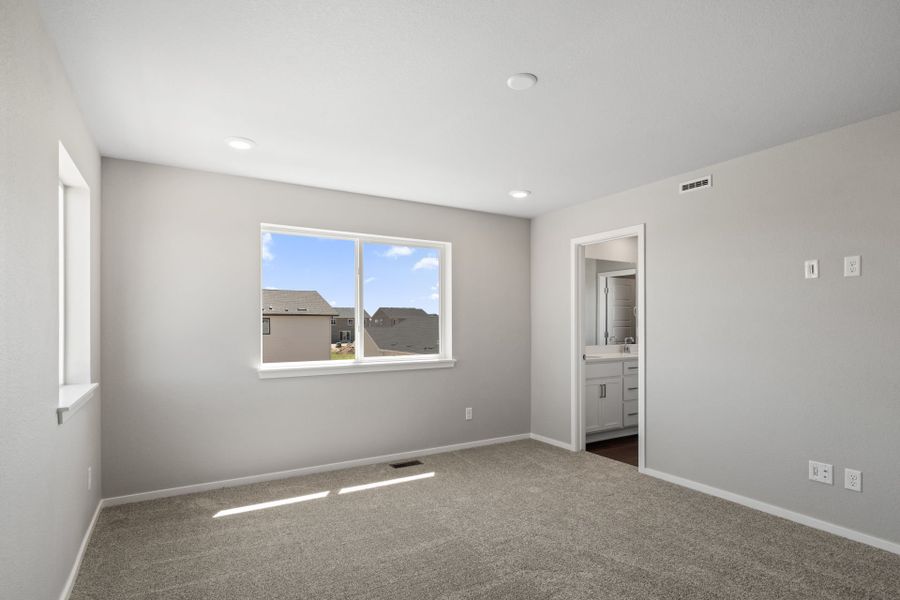 Spacious, unfurnished interior of a new home in Wolf Creek Run West, Strasburg (Image 15).