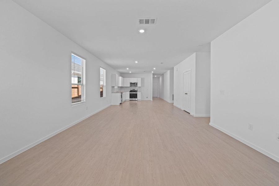 Spacious, unfurnished interior of a new home in Crosby Farms, Crosby (Image 15).