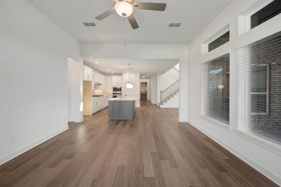 Spacious, unfurnished interior of a new home in Riceland - Enclave Collection, Mont Belvieu (Image 37).