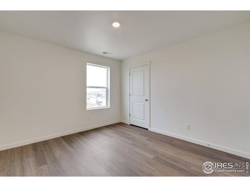 Spacious, unfurnished interior of a new home in Silver Peaks, Lochbuie (Image 28).