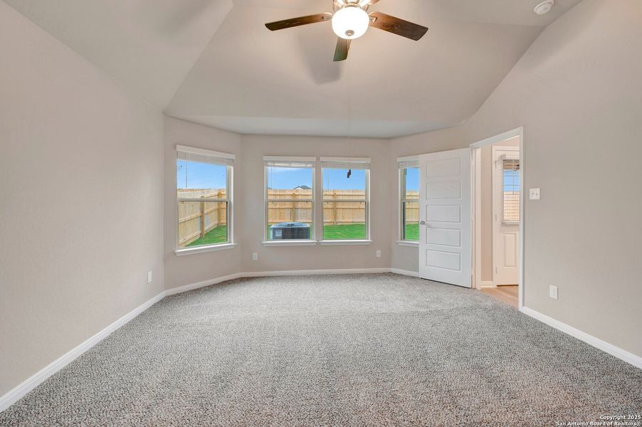 Spacious, unfurnished interior of a new home in Park Place, New Braunfels (Image 37).