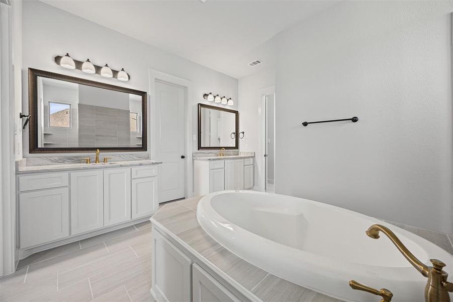 Furnished interior view inside a new home in Waterfall Ranch - 1 Acre Lots, Waxahachie (Image 5). Furnished interior view inside a new home in Waterfall Ranch - 1 Acre Lots, Waxahachie (Image 5).