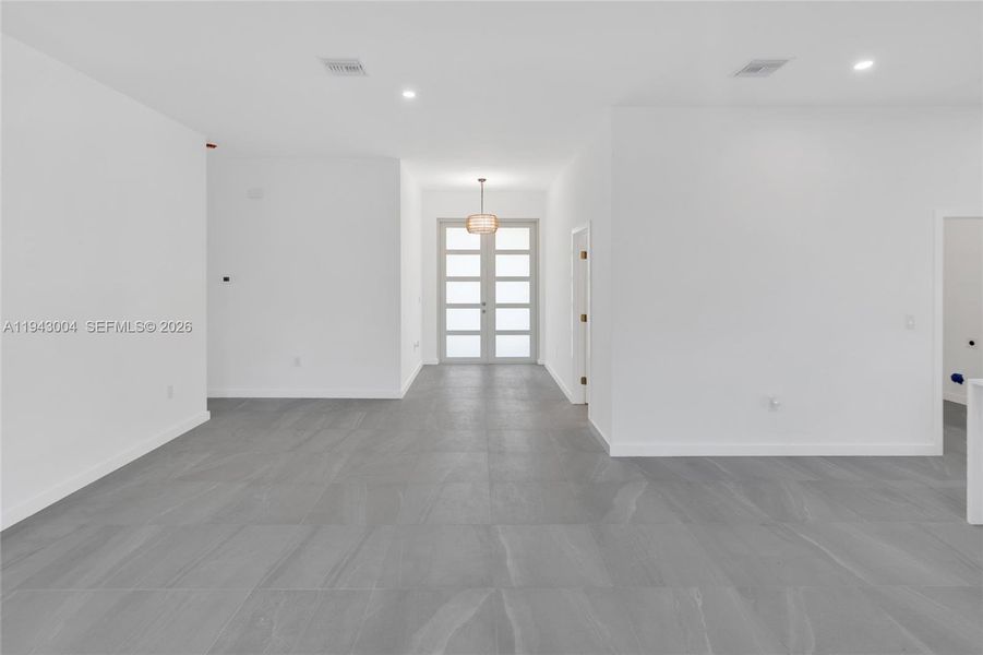 Spacious, unfurnished interior of a new home in , Lehigh Acres (Image 18).