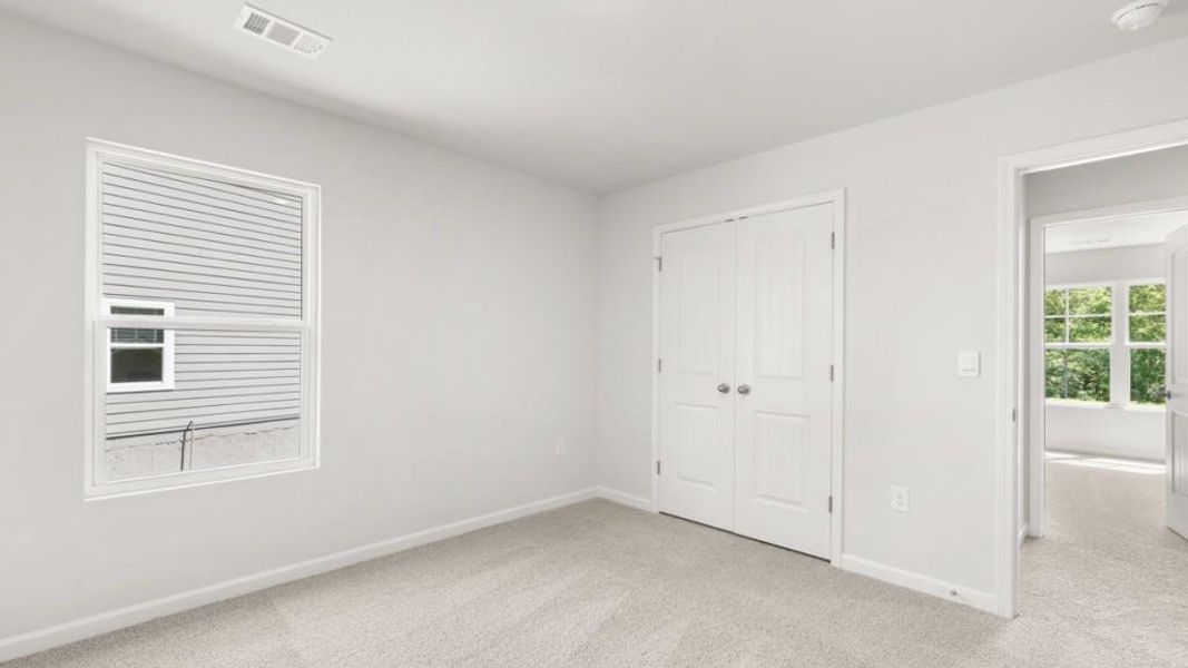 Spacious, unfurnished interior of a new home in Falcon Landing, Gainesville (Image 18).