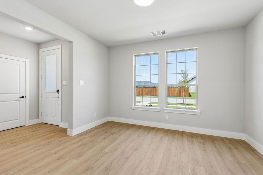 Spacious, unfurnished interior of a new home in Dove Hollow, Waxahachie (Image 33). Spacious, unfurnished interior of a new home in Dove Hollow, Waxahachie (Image 33).