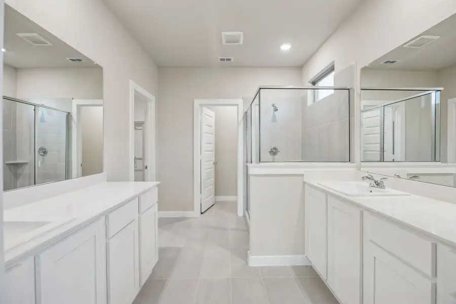 Primary Bathroom in the Wimbledon home plan by Trophy Signature Homes – REPRESENTATIVE PHOTO Primary Bathroom in the Wimbledon home plan by Trophy Signature Homes – REPRESENTATIVE PHOTO