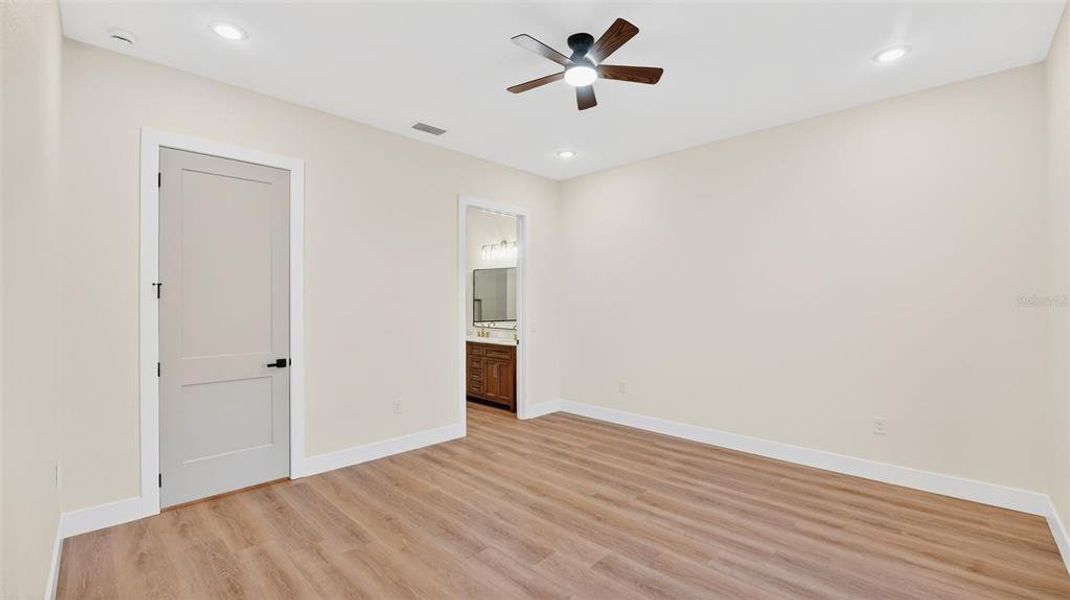 Spacious, unfurnished interior of a new home in , Debary (Image 28).