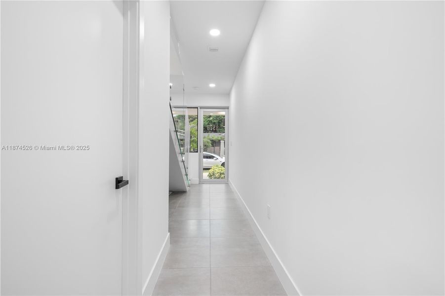 Spacious, unfurnished interior of a new home in , Miami (Image 51).