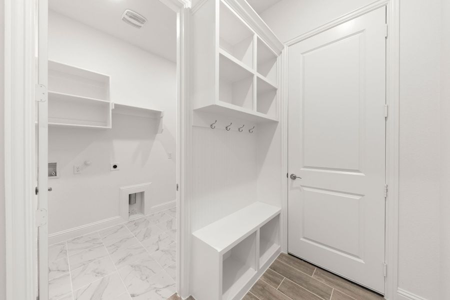 Furnished interior in a model home at Myrtle Creek in Waxahachie (Image 19). Furnished interior in a model home at Myrtle Creek in Waxahachie (Image 19).