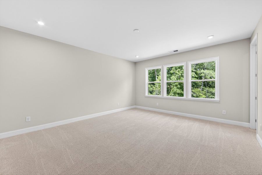 Spacious, unfurnished interior of a new home in Southbridge, Fort Mill (Image 19).
