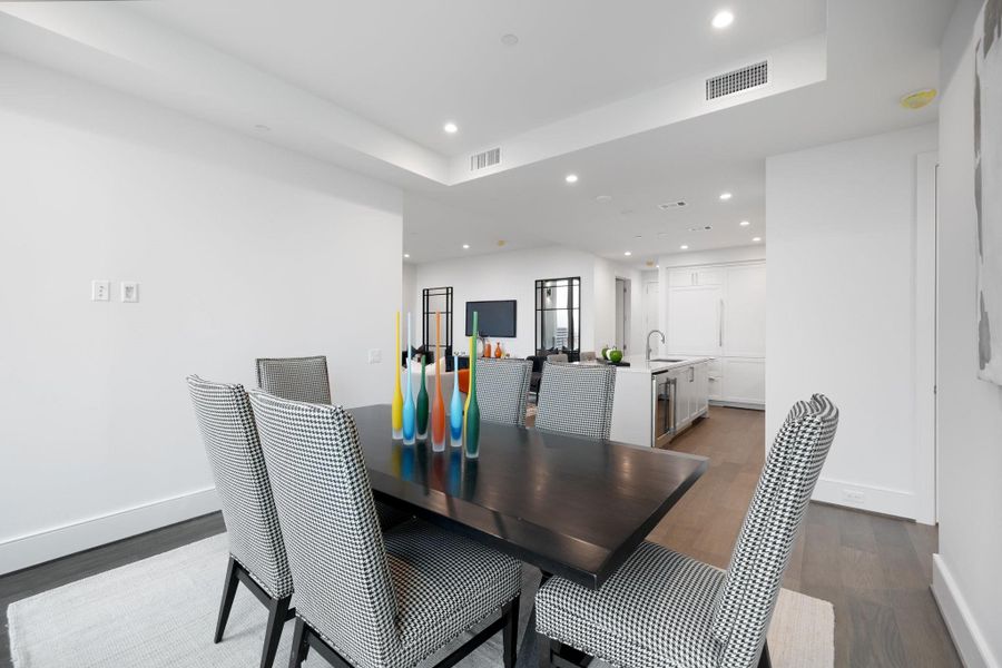 Dining area. Dining area.