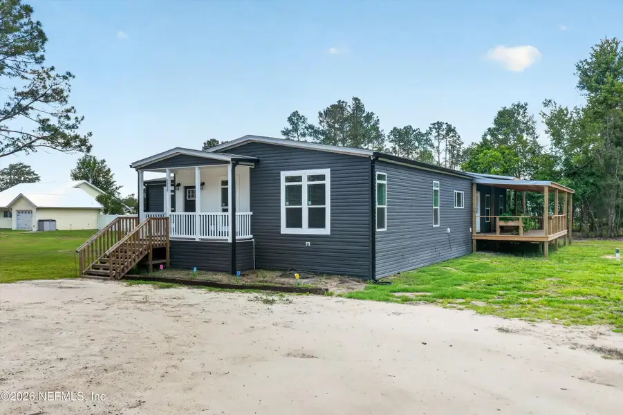 Exterior details and patio area of a home in , Starke (Image 20).