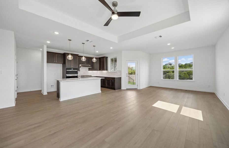 Spacious, unfurnished interior of a new home in Crescent Bluff, Georgetown (Image 25).