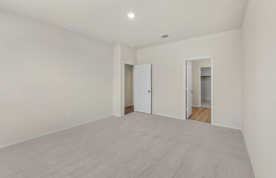 Spacious, unfurnished interior of a new home in Sonterra, Jarrell (Image 35).